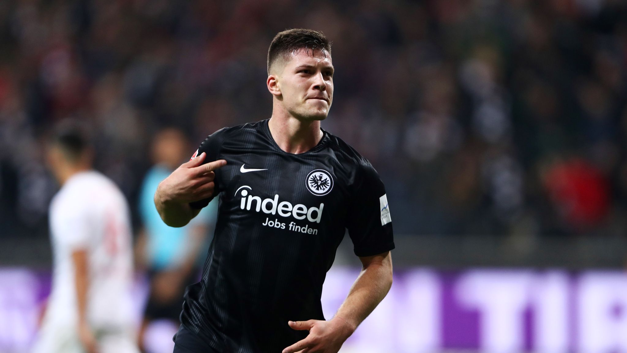 Йович футболист. Luka Jovic. Luka Jovic Frankfurt. Нападающий Айнтрахта. Б. Йович.