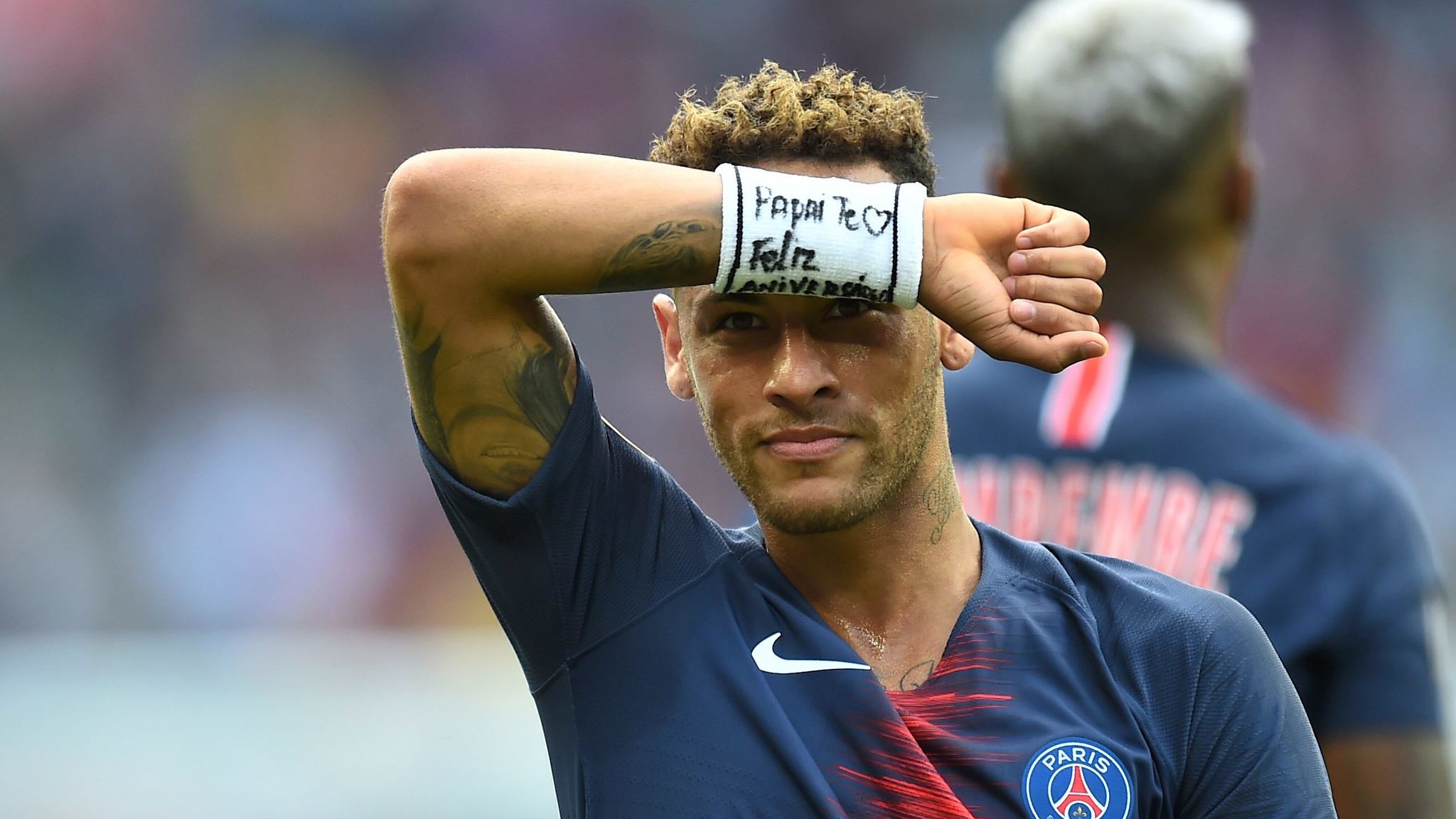 Mit Spiderman und Batman Neymar zeigt neues Tattoo Fußball News