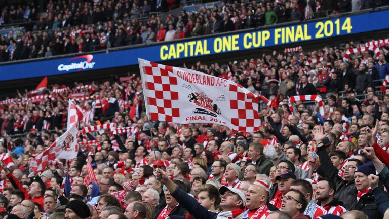 Die Fans des AFC Sunderland feuern die Mannschaft auch ohne Alkohol auf den Rängen an.