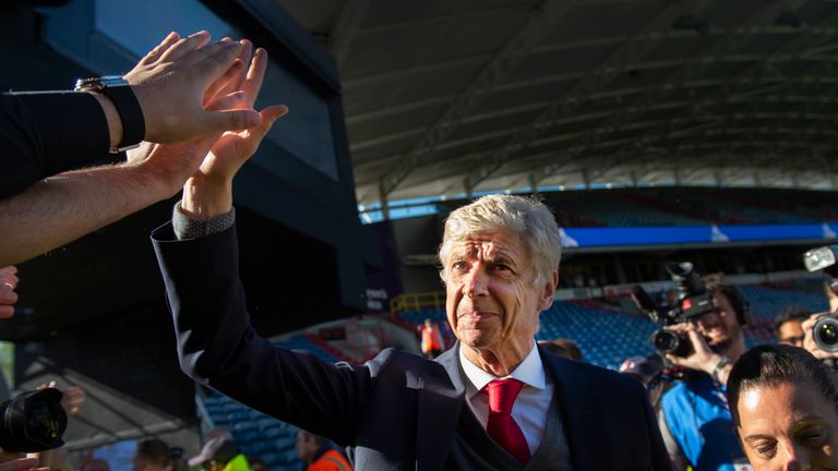 Arsene Wenger - Das Londoner Urgestein ist seit vergangenem Sommer ohne Verein. Zuletzt kündigte der 69-Jährige an, ab Januar wieder einen neuen Job antreten zu wollen. Auch wenn ihm große Titel verwehrt blieben, wüsste Real, was es an Wenger hat.