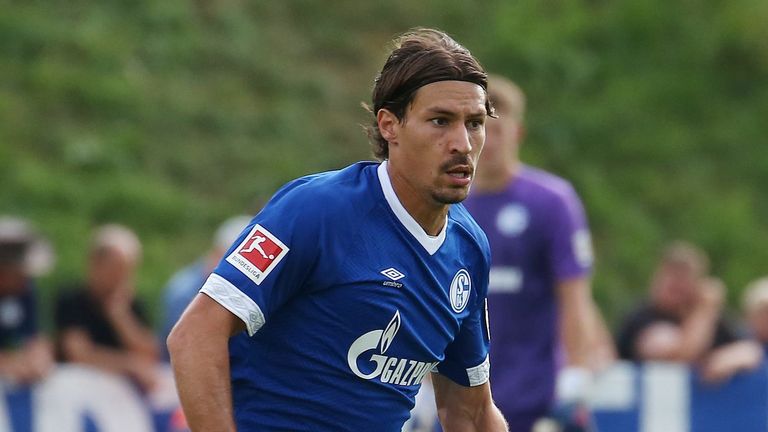 Benjamin Stambouli bestritt in der vergangenen Saison 28 Bundesligaspiele für Schalke, dabei gelangen ihm zwei Assists.