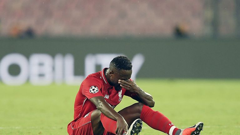 Liverpools Naby Keita muss beim CL-Match in Neapel früh verletzt runter. 
