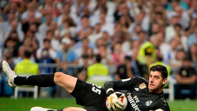 Thibault Courtois steht mit Real Madrid im Clasico gegen den FC Barcelona unter Druck