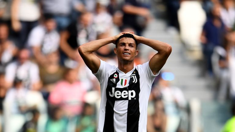 Inmitten der Vergewaltigungs-Ermittlungen entfernt FIFA CR7 von der Homepage.