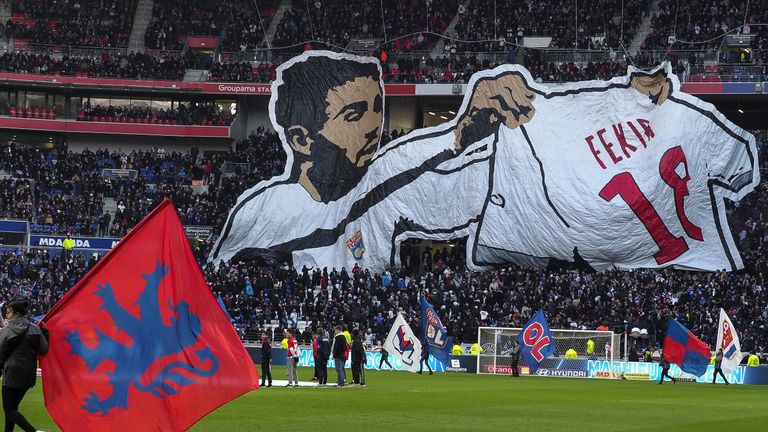 Im Hinspiel beim 5:0-Sieg von Olympique Lyon gegen die AS Saint-Etienne löste Nabil Fekir mit seinem Messi-Jubel einen Platzsturm aus. Die Lyon-Fans sorgten im Rückspiel für die nächste Provokation ...