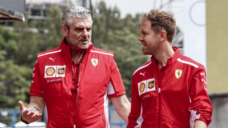 Seit 2015 fährt Sebastian Vettel für Ferrari und Teamchef Maurizio Arrivabene.
