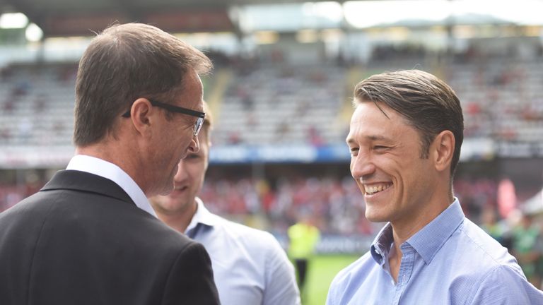 Niko Kovac (r.) und Fredi Bobic feierten im Mai mit Eintracht Frankfurt gemeinsam den DFB-Pokal-Sieg gegen den FC Bayern München.