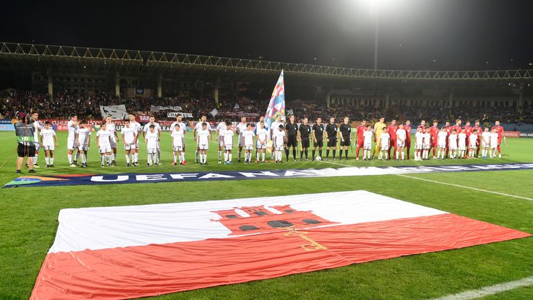 Als die Nationalhymne von Gibraltar beim Nations-League-Spiel in Armenien ertönt, trauen die Spieler ihren Ohren nicht.