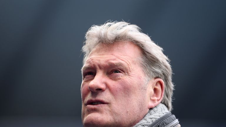 Glenn Hoddle erholt sich von einem Herzinfarkt.
