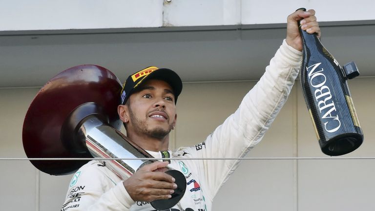 Lewis Hamilton feiert in Japan den 71. Grand-Prix-Sieg seiner Karriere.