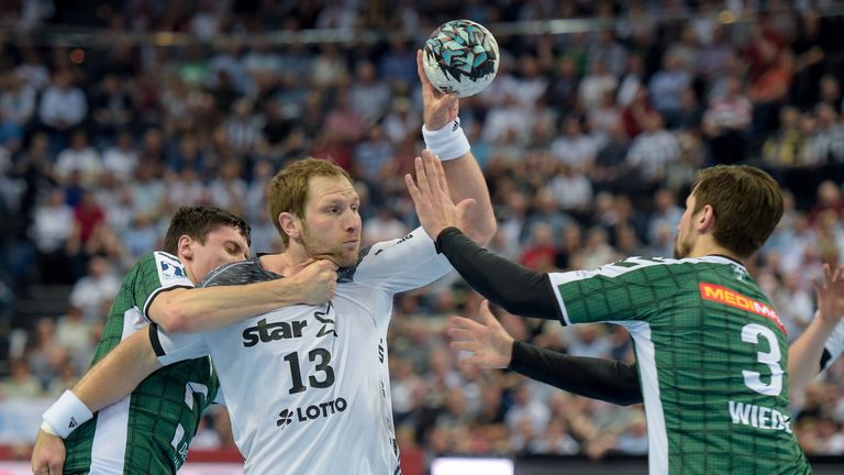 Die Liga hat Spuren hinterlassen: Steffen Weinhold (THW Kiel) und Fabian Wiede (Füchse Berlin) fallen bei der Nationalmannschaft verletzt aus.