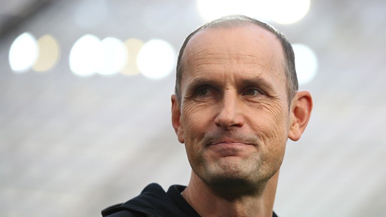 Leverkusens Heiko Herrlich zeigt wenig Verständnis für die Führungsetage der Bayern.