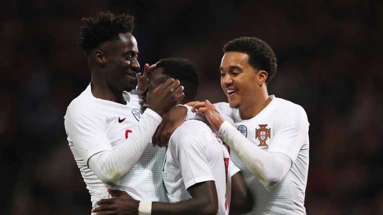 Die drei Torschützen auf einem Bild: Helder Costa, Eder und Bruma treffen gegen Schottland.