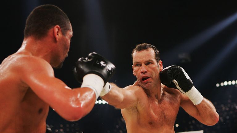 Henry Maske (r.) gibt nach zehn Jahren sein Box-Comeback und siegt in München gegen Virgil Hill.