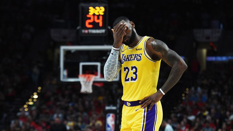 LeBron kann die Pleite der Lakers nicht verhindern.