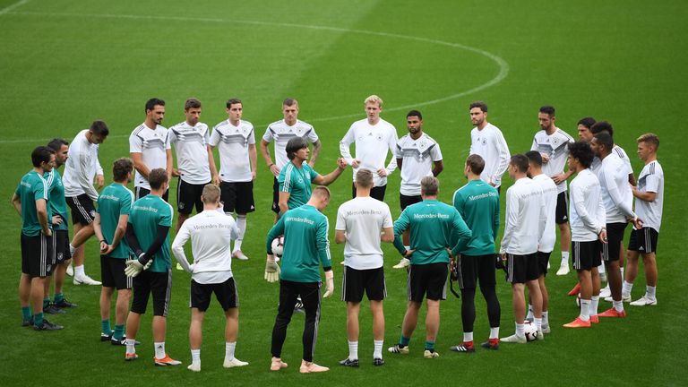 Die deutsche Nationalmannschaft trifft im Stade de France auf Weltmeister Frankreich.