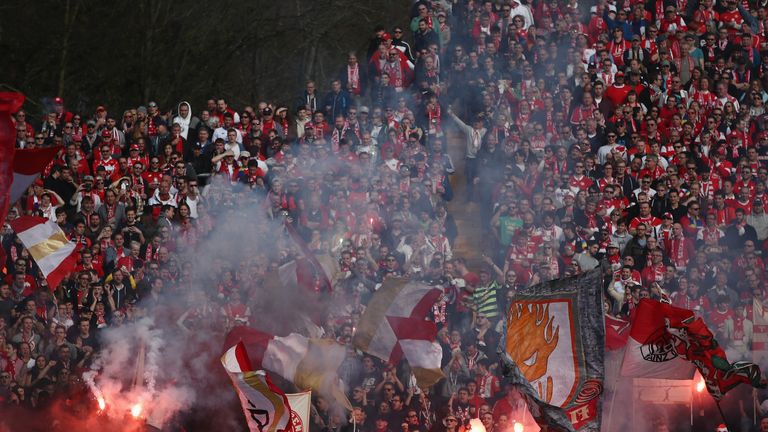 Beim Auswärtsspiel des FSV Mainz 05 in Darmstadt am 11. März 2017 wurde im Gästeblock jede Menge Pyrotechnik abgebrannt.
