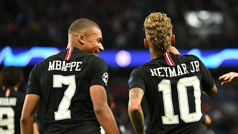 Platz 4: Paris Saint-Germain - Ganz Paris feiert das vielleicht beste Offensiv-Duo Europas. Kylian Mbappe und Neymar Jr. sorgen fast im Alleingang dafür, dass PSG bei vier Siegen und einem Remis die formbeste Offensive stellt. Torverhältnis: 21:3.