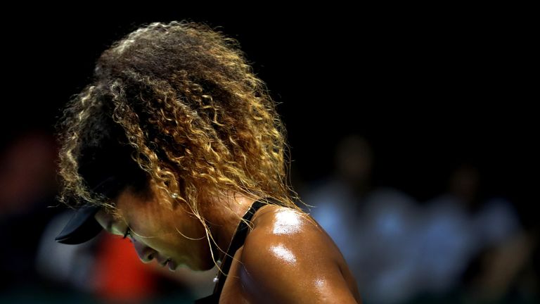 Naomi Osaka verliert ihr Auftaktmatch beim WTA-Finale in Singapur.