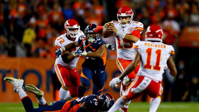 Die Kansas City Chiefs um Rookie-Quarterback Patrick Mahomes (2.v.r.) setzen ihren Siegeszug fort. 