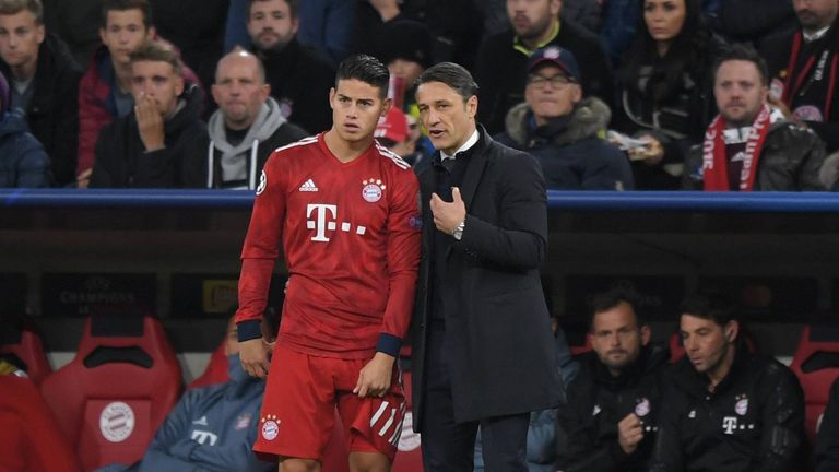 Niko Kovac im Gespräch mit James Rodriguez.