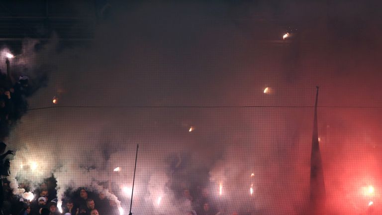 Sportchef Ralf Becker verurteilt das Verhalten der HSV-Ultras aufs Schärfste. 