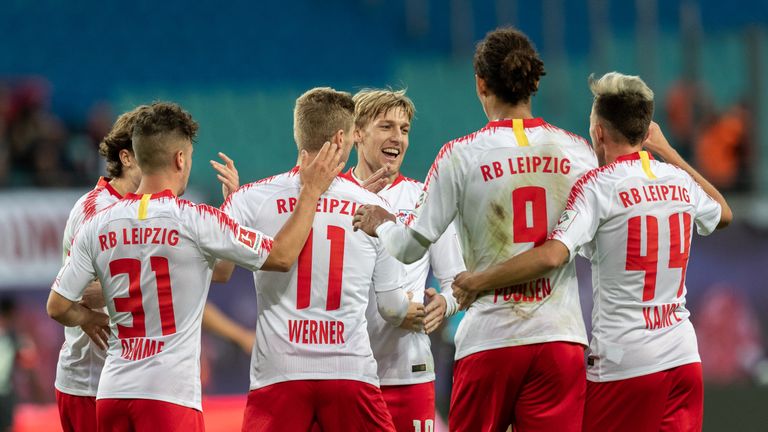 Platz 5: RB Leipzig - Nach einem mäßigen Start meldete sich RB fulminant zurück und schoss sich vom Tabellenkeller auf die europäischen Plätze. Auch international läufts. Wettberbsübergreifend gab es 13 von 15 möglichen Punkten. Torverhältnis: 13:2.