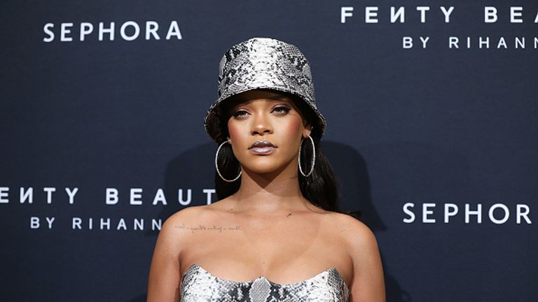 Sängerin Rihanna lehnt den Auftritt beim Super Bowl ab und solidarisiert sich mit Colin Kaepernick.