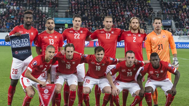 Roman Bürki (rechts oben) und Breel Embolo (rechts unten) fallen für die anstehenden Länderspiele der Schweizer Nationalmannschaft aus. 