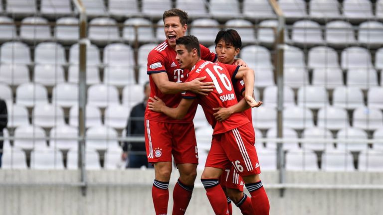 Meritan Shabani (16) und Woo-Yeong Jeong (r.) stehen im Kader der Bayern gegen Rödinghausen.
