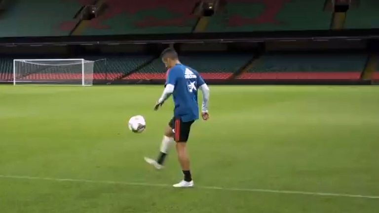Spaniens Thiago zeigt im Training, was er kann. Quelle: twitter.com/sefutbol