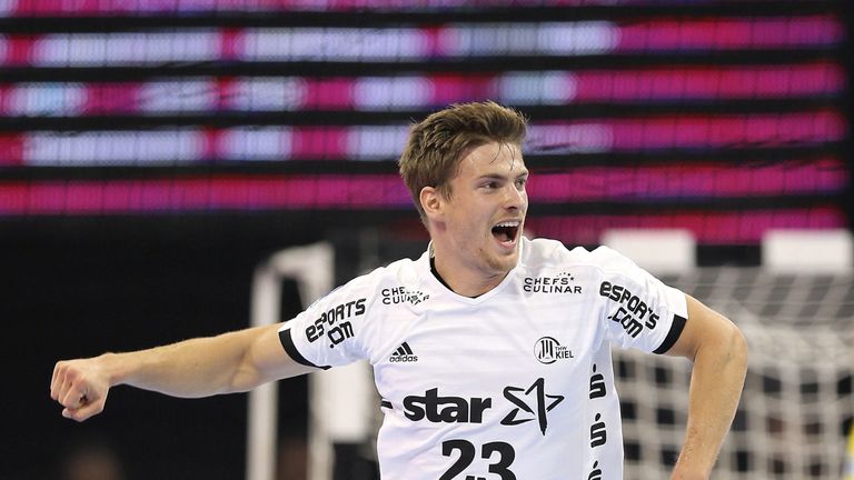 Rune Dahmke wird mit Kiel bereits schon drei Wochen vor dem eigentlichen Termin im Pokal antreten.