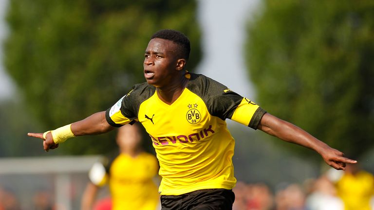 Youssoufa Moukoko traf beim 10:0-Sieg der Dortmunder U17-Auswahl gegen den FC Hennef vier Mal.
