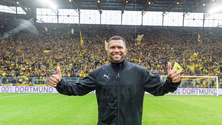 Einer der teuersten Neuzugänge der Dortmunder Vereinsgeschichte ließ die Herzen der BVB-Fans Anfang des Jahrtausends höher schlagen. Für satte 25,5 Millionen Euro kam der Brasilianer Márcio Amoroso 2001 vom AC Parma in den Ruhrpott.