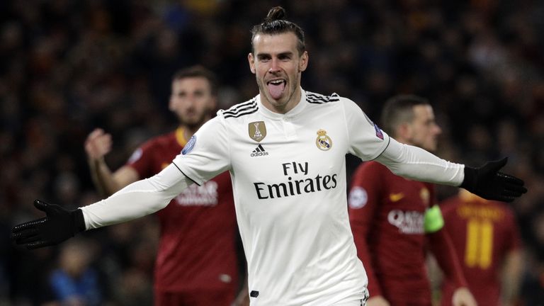 Real Madrid feiert Gareth Bale. Der Waliser nutzt einen Abwehrschnitzer der AS Rom zur Führung.