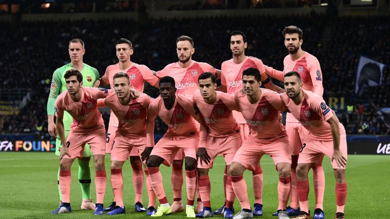 Der FC Barcelona präsentiert gegen Inter Mailand sein drittes Trikot.
