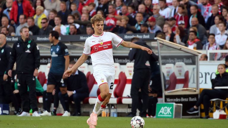VfB Stuttgart: Ob Borna Sosa nach seinem Ermüdungsbruch im oberen Schambeinast noch in diesem Jahr zurückkehrt, ist ungewiss. Ein Comeback zur Rückrunde scheint für den Linksverteidiger wahrscheinlicher.