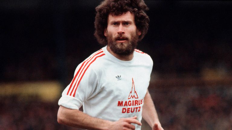 COLOGNE, GERMANY - MAY 16: Paul Breitner of FC Bayern Munich is seen during the bundesliga match between 1. FC Cologne and FC Bayern Munich on May 16, 1981 in Cologne, Germany. ..(Photo by Bongarts/Getty Images) *** Local Caption *** Paul Breitner