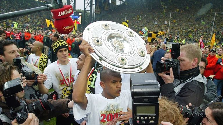 Ewerthon lockte Michael Zorc 2001 von den Corinthians aus Brasilien nach Dortmund. In seiner ersten Saison - gemeinsam mit Koller und Amoroso - traf er zehnmal ins Schwarze. Ein Jahr später elfmal. 2003/04 stolze 16-mal.