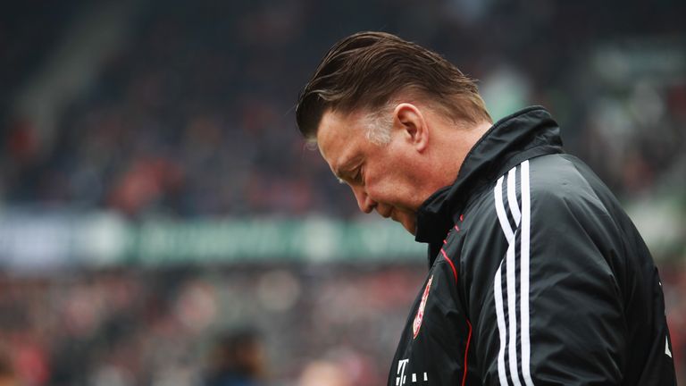 Auch punktemäßig weisen die Bayern in dieser Saison mit derzeit 21 Zählern die schlechteste Bilanz seit acht Jahren auf. Damals hatte der FCB zum gleichen Zeitpunkt 19 Punkte auf dem Konto. Coach van Gaal durfte dennoch bis zum 29. Spieltag bleiben.