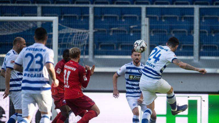 Borys Taschtschy besiegelt mit seinem Treffer zum 2:0 den Sieg für den MSV Duisburg. 