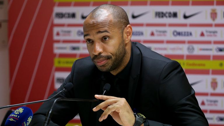 Thierry Henry gehen bei AS Monaco die Spieler aus.