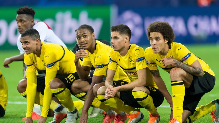 Borussia Dortmunds Julian Weigl (Zweiter v.r.) soll beim FC Arsenal hoch im Kurs stehen.