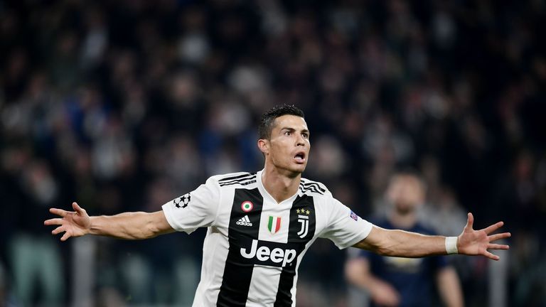 Platz 4 - Juventus Turin: Ein Transfer der sich gelohnt hat: Mit Cristiano Ronaldo als Top-Scorer (Acht Tore, sechs Vorlagen) scheint dem Ziel Titelverteidigung keiner etwas entgegensetzen zu können. Bilanz: Neun Siege, ein Unentschieden. 