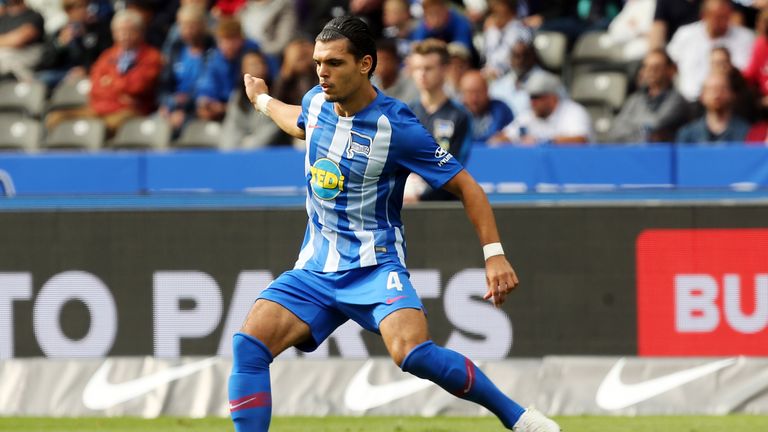 Hertha-Verteidiger Karim Rekik hat sich im Testspiel gegen Erzgebirge Aue verletzt