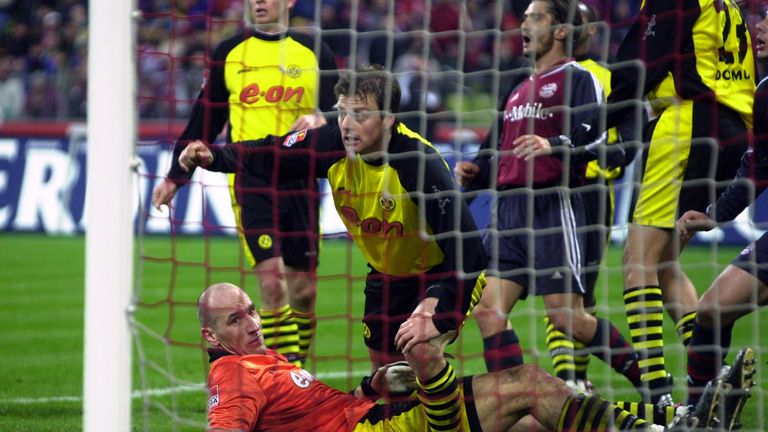 Im Duell mit dem FC Bayern musste Koller für Jens Lehmann ins Tor, weil Dortmund schon drei mal gewechselt hatte. Koller hielt seinen Kasten eine knappe halbe Stunde sauber, konnte die 1:2-Pleite nicht verhindern.