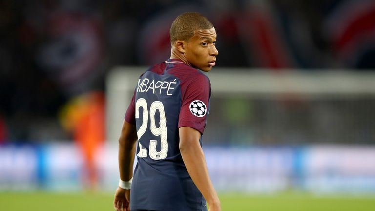 Kylian Mbappe würde wenn es nach Uli Hoeneß für den FC Bayern auflaufen.