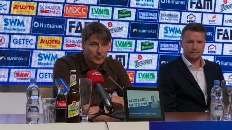 Michael Oenning bei seiner Antritts-PK beim 1. FC Magdeburg. Quelle: https://twitter.com/1_fcm