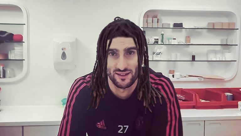 Mit den Rastalocken von Bayern-Spieler Renato Sanches erinnert Marouane Fellaini gleich an Bob Marley und Jamaika.