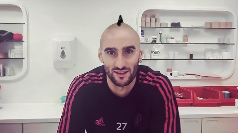 Der Belgier könnte auch das Markenzeichen von Arturo Vidal übernehmen und mit einem Hahnenkamm für Furore sorgen.